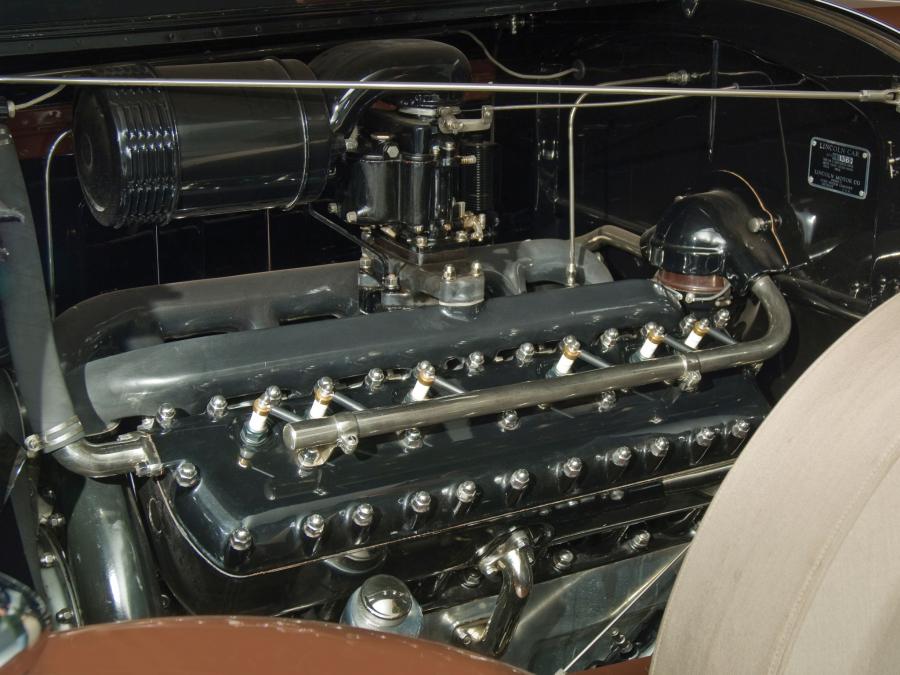  Lincoln Model KB Dual Windshield Phaeton by Brunn 1932 года  (фото 10 из 10)